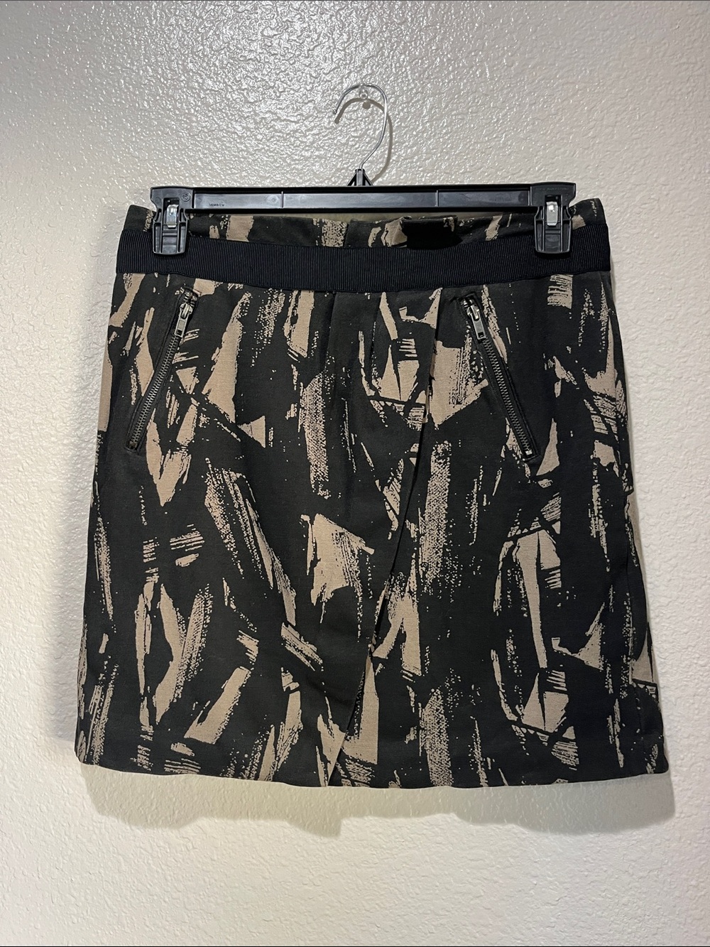Women’s Black Tan Abstract Print Mini Skirt Sz 8 Office Career Business Chic